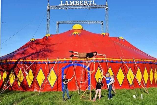 Die Artisten des Zirkus&#8217; Lambert... drfen mittlerweile wieder auftreten.  | Foto: Andrea Steinhart
