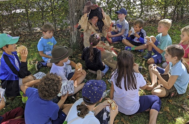 Den Waldgnom wollten die Kinder nicht mehr weglassen.   | Foto: Narrenzunft Silberklopfer