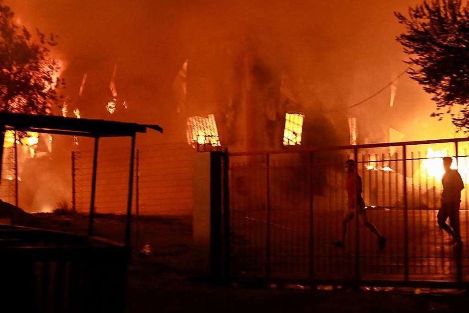 Großbrand zerstört Flüchtlingslager Moria auf Lesbos (Foto: MANOLIS LAGOUTARIS (AFP)) Großbrand zerstört Flüchtlingslager Moria auf Lesbos (Foto: MANOLIS LAGOUTARIS (AFP))