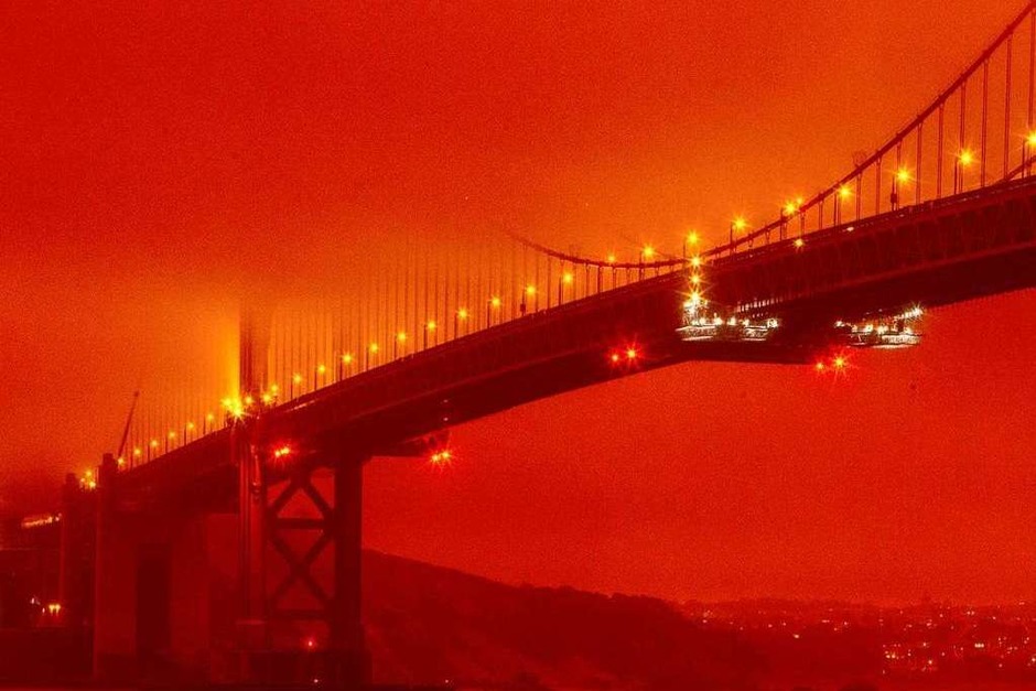 Die Golden Gate Bridge in San Francisco umhüllt von Rauch (Foto: Frederic Larson (dpa)) Die Golden Gate Bridge in San Francisco umhüllt von Rauch (Foto: Frederic Larson (dpa))
