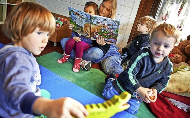 Tageseltern betreuen bis zu fnf Kinder &#8211; meist  in den eigenen Rumen.  | Foto: Bernd Thissen (dpa)