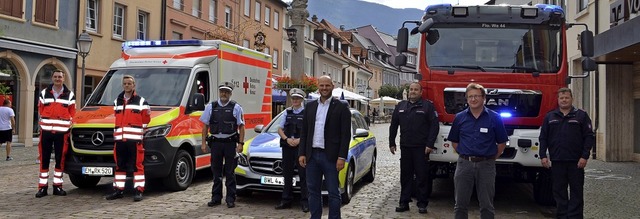 Am Marktplatz : Daniel Allgaier und To...Recht und Sicherheit) (2. von rechts)   | Foto: Nikolaus Bayer