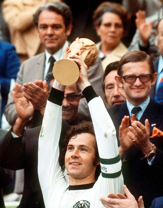 Franz Beckenbauer wird 75 Ein Leben mit viel Licht und Schatten Fussball Badische Zeitung