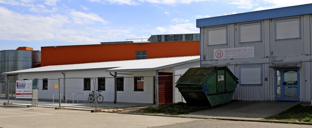 Bald tauscht die Herbolzheimer Tafel i...r (rechts) gegen einen Neubau (links).  | Foto: Annika Sindlinger