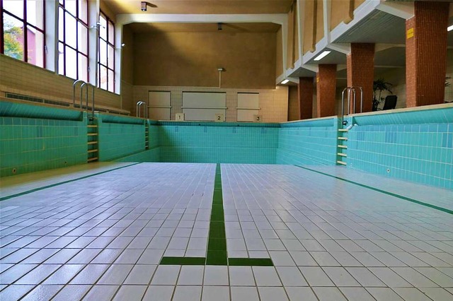 Dass das Hallenbad leer bleibt, macht ...glichkeiten zum Schwimmtraining fehlt.  | Foto: Ralf H. Dorweiler