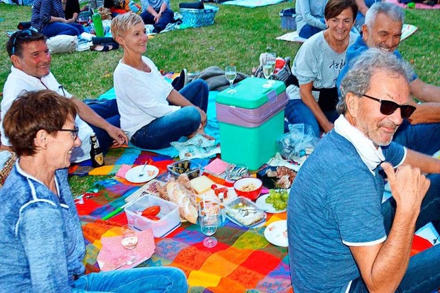 Irene, Manfred, Maria, Maria, Uwe und ... schmackhaftes kaltes Buffet bereitet.  | Foto: Gerhard Lck