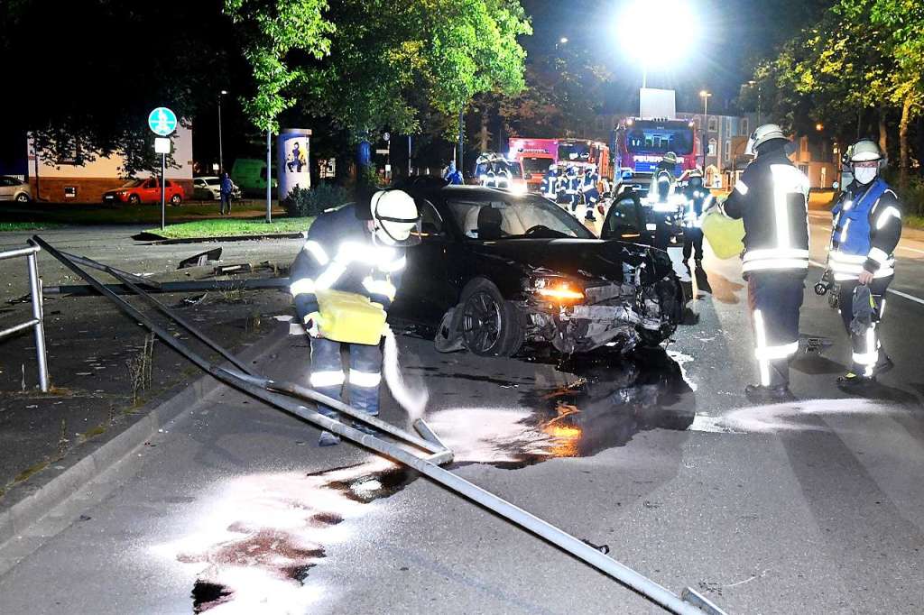 Alkoholisierter Fahrer Verliert Kontrolle über Audi Auf Der B 415 In ...