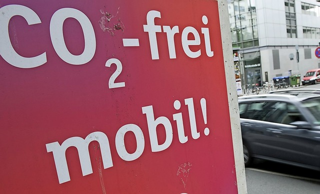 Bis dahin ist es noch ein weiter Weg &...den Druck auf die Autobranche erhöhen. | Foto: Nico Pointner Bis dahin ist es noch ein weiter Weg &...den Druck auf die Autobranche erhöhen. | Foto: Nico Pointner