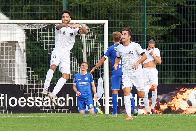 berflieger: Kamran Yahyaijan (links) ... seinem Ausgleichstreffer einen Punkt.  | Foto: Dieter Reinhardt