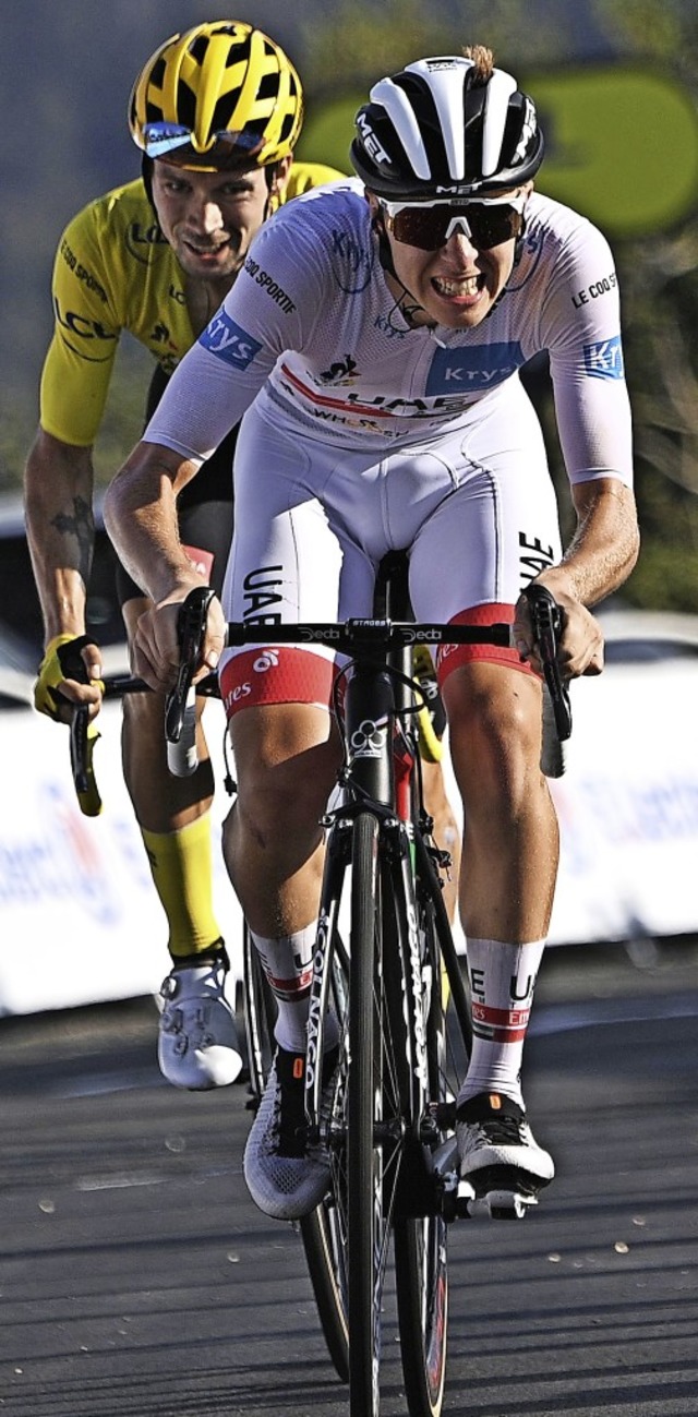 Slowenen unter sich im Ziel auf dem Gr...gt vor seinem Landsmann Primoz Roglic.  | Foto: ANNE-CHRISTINE POUJOULAT (AFP)