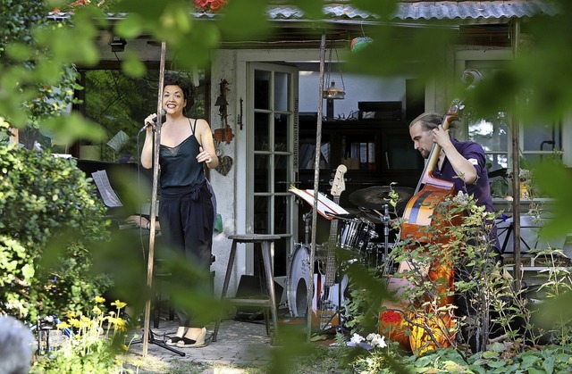 Gartenkonzert im Garten der Villa Heim...ouillod, einer Sngerin aus Straburg   | Foto: Christoph Breithaupt