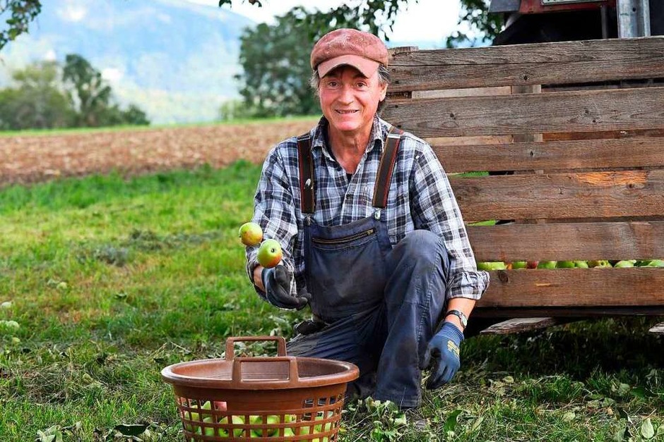 Karl-Heinz Vetter hat sich der Arbeit auf der Obststreuwiese von Josef Harder angenommen. (Foto: Wolfgang Scheu) Karl-Heinz Vetter hat sich der Arbeit auf der Obststreuwiese von Josef Harder angenommen. (Foto: Wolfgang Scheu)
