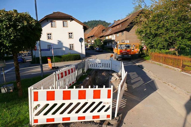 Die Bautrupps verlegen seit Monaten fl...band und Nahwrmeleitungen in Schnau.  | Foto: Sattelberger