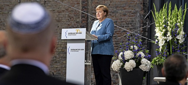 Angela Merkel beim Festakt des Zentralrats der Juden  | Foto: Bernd von Jutrczenka (dpa)