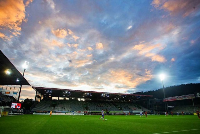 Fuball vor leeren Rngen ist trist &#8211; hier kickt der SC Fre  | Foto: Tom Weller (dpa)