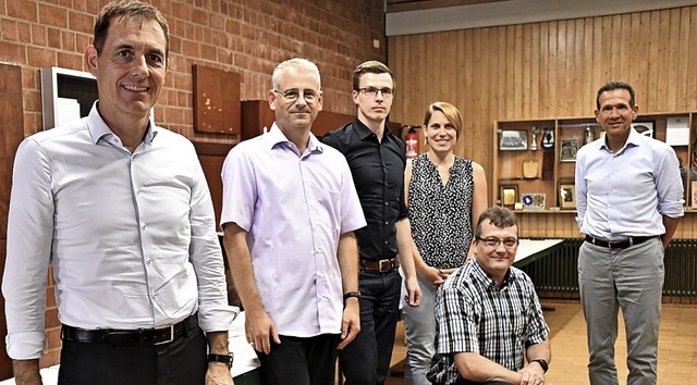 OB Jrg Lutz mit  Stadtmusik-Vorstand ...enker und Benedikt Walter (von links).  | Foto: Barbara Ruda