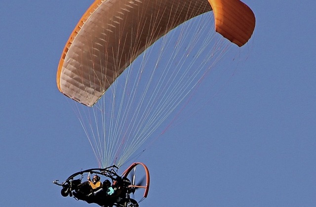 Ein Motorgleitschirm (Symbolbild) soll...olpadingen starten und landen drfen.   | Foto: Sabine Model