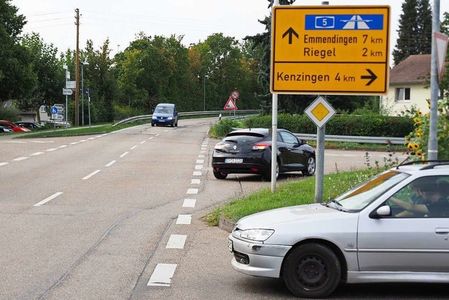 Die Kreuzung der Hauptstrae mit der Riegeler Strae wird nun zum Kreisverkehr.  | Foto: Michael Haberer