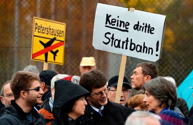 Die Ausbaugegner knnen sich freuen &#...usbau des Flughafens Mnchen  auf Eis.  | Foto: Andreas Gebert (dpa)