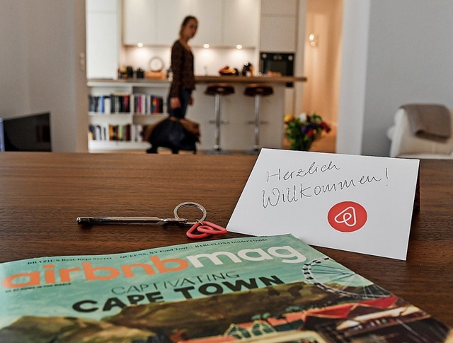 Internetportale wie Airbnb sollen den Kommunen Auskunft geben.  | Foto: Jens Kalaene