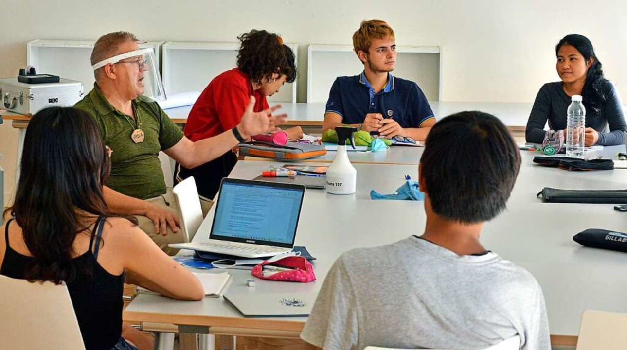 Die Schler des Robert Bosch College k... und das ist derzeit nicht so einfach.  | Foto: Michael Bamberger