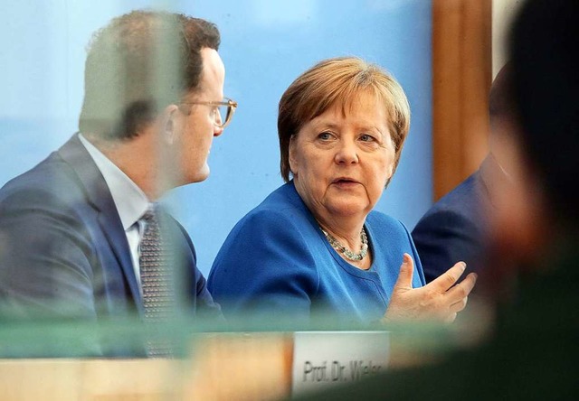 Genieen in der Corona-Krise derzeit d...ahn und Bundeskanzlerin Angela Merkel.  | Foto: Wolfgang Kumm (dpa)