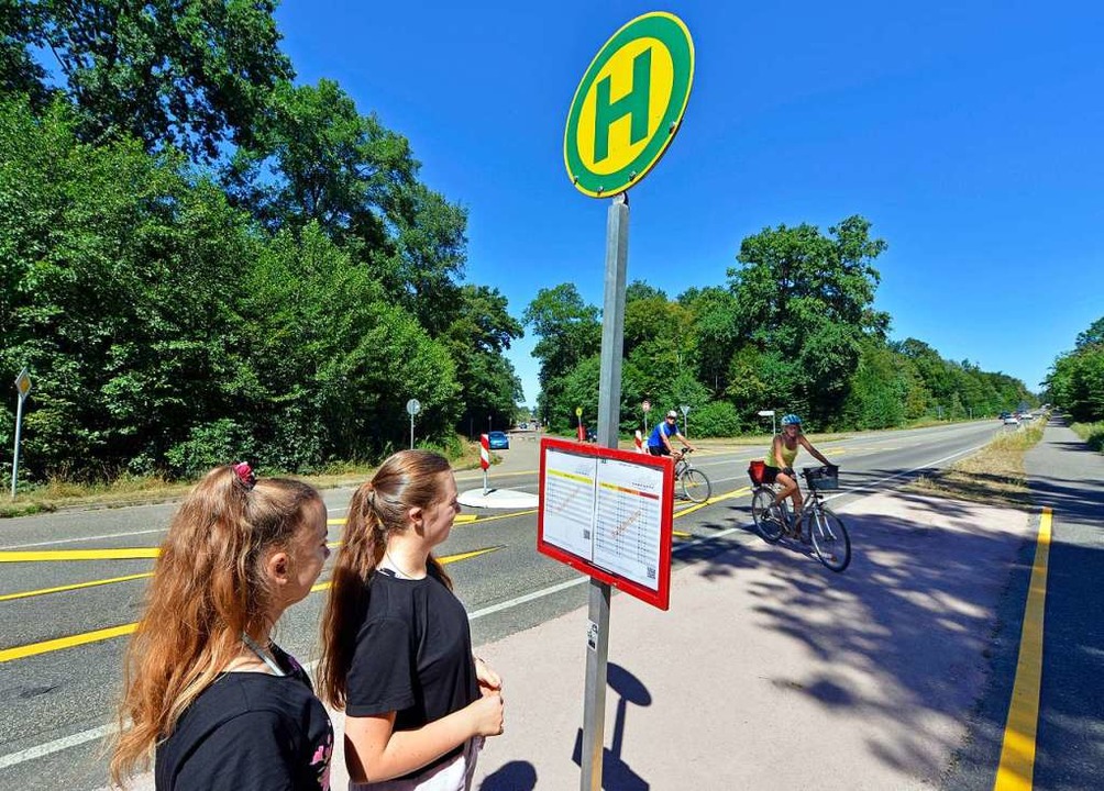 Um das Parkchaos zu mildern, hlt der Bus seit Juli am Opfinger See.  | Foto: Michael Bamberger