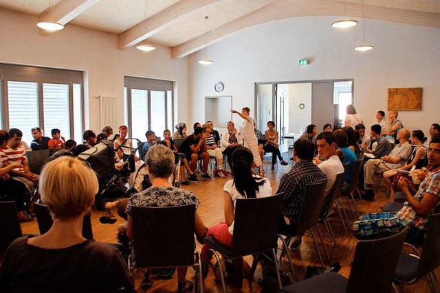 2015 beim Vorbereiten eines Treffens a...m katholischen Gemeindehaus in Altdorf  | Foto: Erika Sieberts