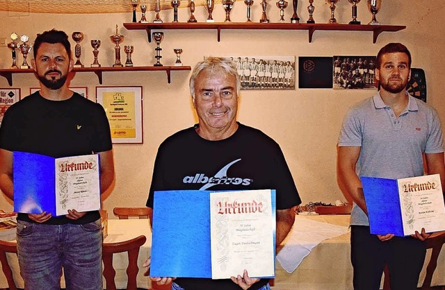 Fr jahrelange Verdienste um den FC Bi...und Martin Kubaki (von links) geehrt.   | Foto: Verein
