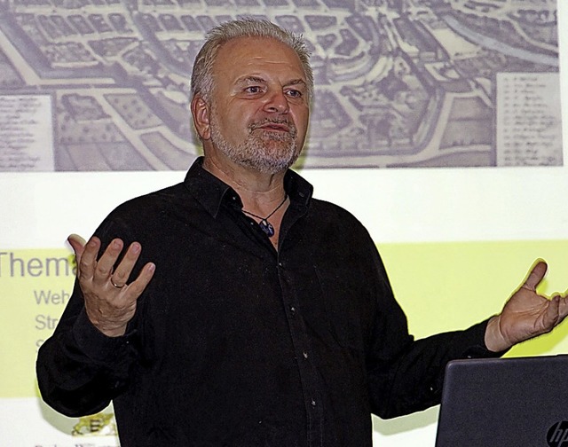 Bertram Jenisch bei der Buchvorstellung  | Foto: Ruth Seitz