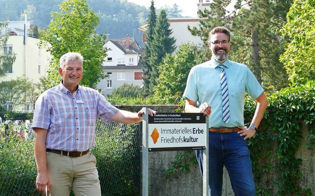 Olaf Andris (links) und Jens Langela sind fr die Friedhfe der Stadt zustndig.  | Foto: Martina David-Wenk