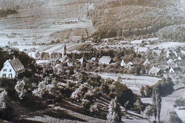 Blick vom Leimbach auf Bollschweil im ...das 1928 erbaute jdische Kinderheim).  | Foto: Gabriele Hennicke