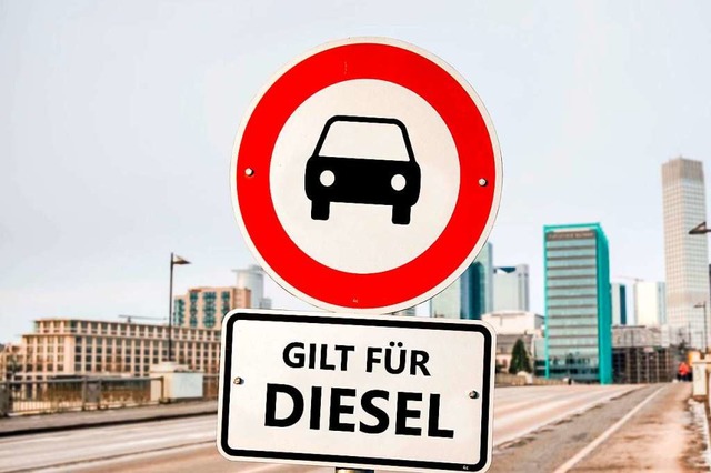 Die am weitesten reichende Folge des D...Fahrverbote fr Autos mit Dieselmotor.  | Foto: Thomas Reimer  (stock.adobe.com)