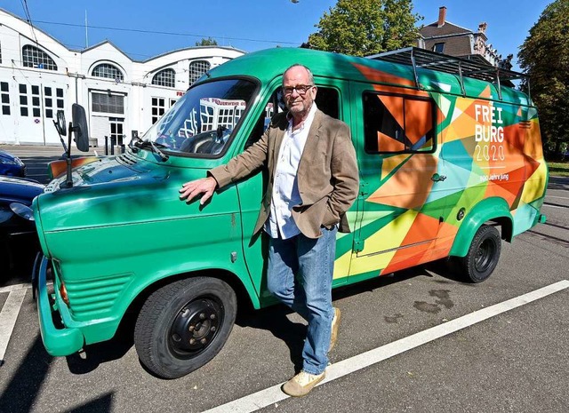 Der Organisator des Stadtjubilums,  H...ann, mit Einsatzfahrzeug in der Wiehre  | Foto: Michael Bamberger