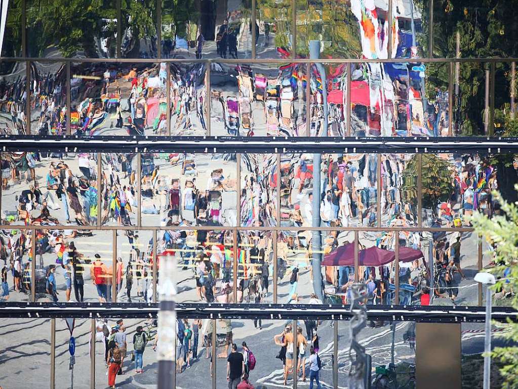 Der Christopher Street Day fand am Samstag in Freiburg bei bestem Wetter statt.