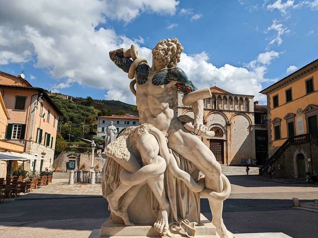 Nachempfundene klassische Skulptur mit...kulptur von Fabio Viale in Pietrasanta  | Foto: Heinz und Monika Vollmar