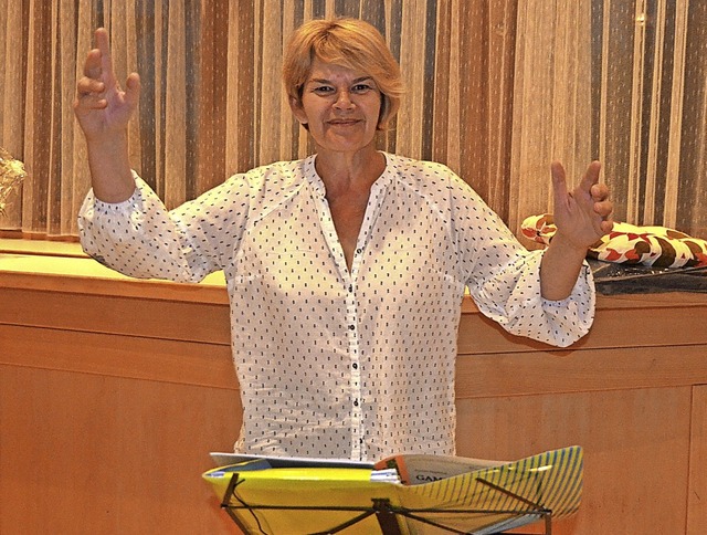 Jelena Grebovic ist die neue musikalis...rin des Harmonika Orchesters Husern.   | Foto: Christiane Sahli