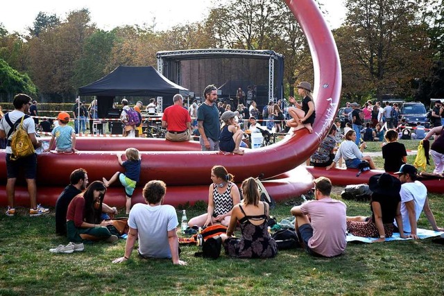 Relaxte Stimmung im Eschholzpark beim ...val &#8222;Freiburg stimmt ein&#8220;.  | Foto: Thomas Kunz