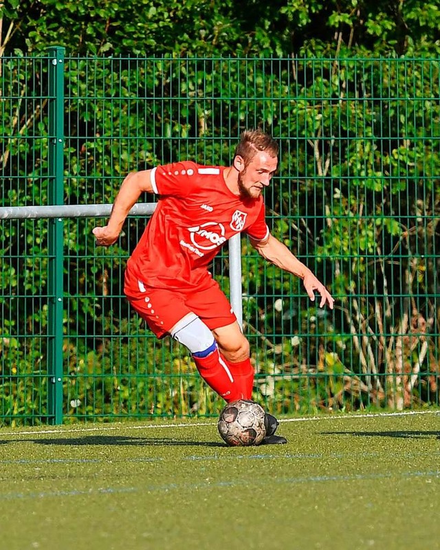 Zielstrebig und treffsicher: Tim Rdig...-Heimsieg des FC Lenzkirch vier Tore.   | Foto: Wolfgang Scheu