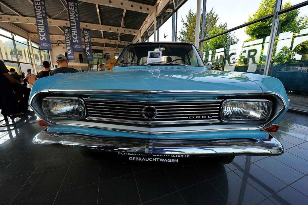 Das Sahnehäubchen bei der Auktion: ein historischer Opel Rekord, Baujahr 1966  | Foto: Bettina Schaller