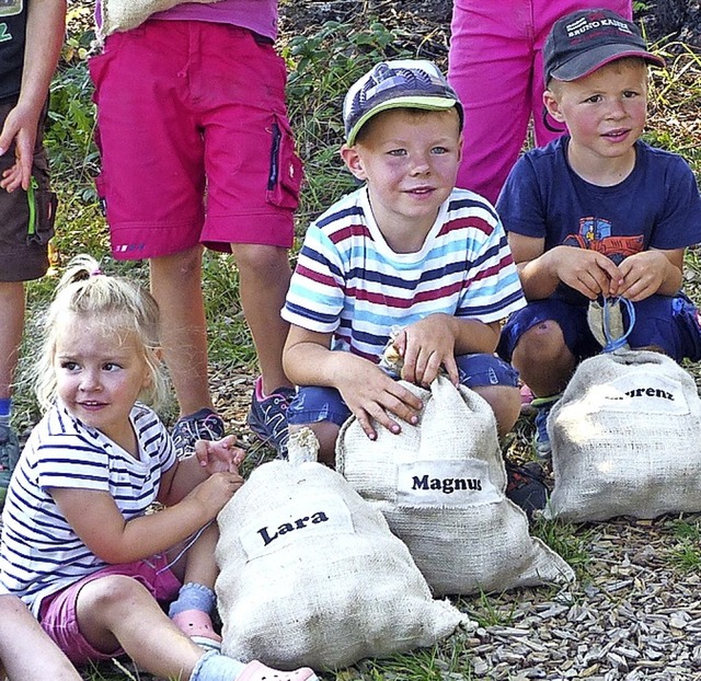 Auch die Kinder hatten bei der Kartoffelernte mitgeholfen.  | Foto:  Elisabeth Baumeister