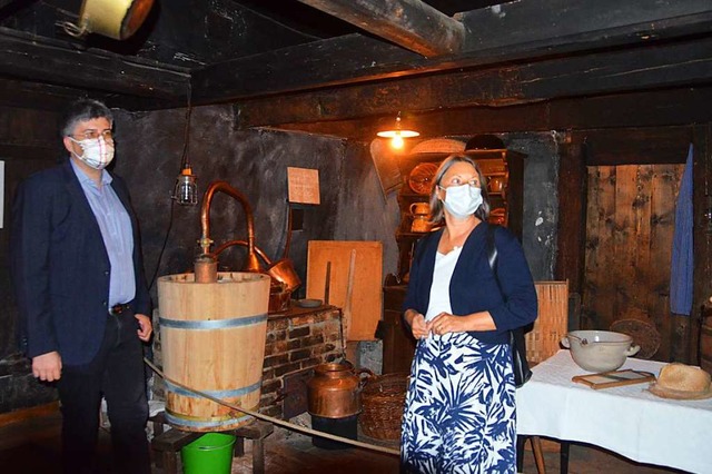 Dunkel war es frher in der Kche des ...und Landrat Martin Kistler berzeugen.  | Foto: Christiane Sahli