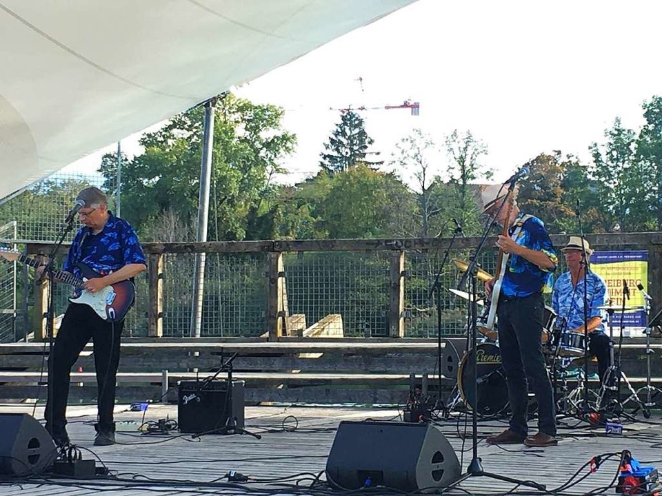 Die &#8222;Lehener Schnittchen&#8220; spielten auf der Bühne am Seepark.  | Foto: Sarah Rondot