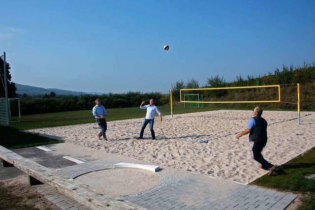 Der neue Beachvolleyball- und Bolzplatz in Laufen ist fertig