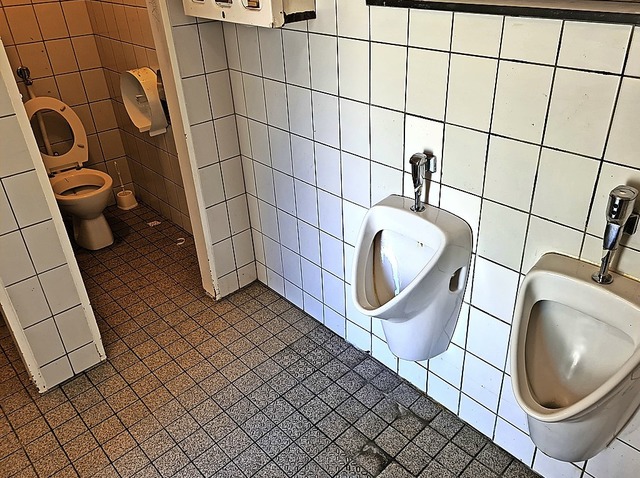 Die Toilettenanlage am Bahnhof in Bad ...gilt als dringend sanierungsbedrftig.  | Foto: Stefan Ammann