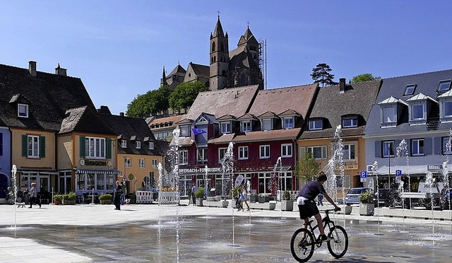 Breisachs neuer Mittelpunkt: Marktplatz mit Wasserspielen  | Foto: Gerold Zink