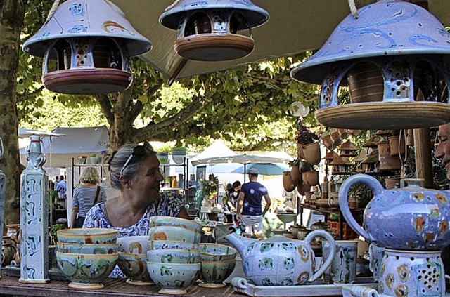 Am Wochenende kann wieder  ber den Keramikmarkt flaniert werden.  | Foto: Victoria Langelott