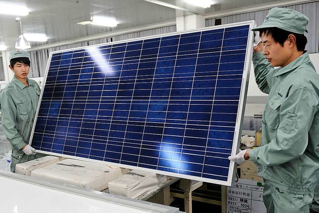 Produktion von Solarpaneelen in China  | Foto: PETER PARKS