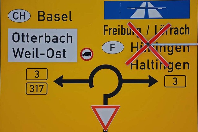 Autofahrer mssen in Weil am Rhein woh...e Weile mit der Sperrung der B3 leben.  | Foto: Hannes Lauber