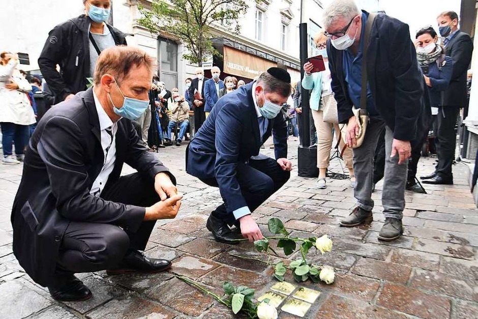 Zur Erinnerung an die Geschwister Bernhard, Samuel, Isaak und Adele Beck in der Teichstraße 9 (Foto: Barbara Ruda) Zur Erinnerung an die Geschwister Bernhard, Samuel, Isaak und Adele Beck in der Teichstraße 9 (Foto: Barbara Ruda)